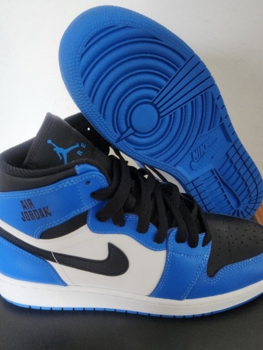 Air Jordan 1 High Soar Blue size 5y